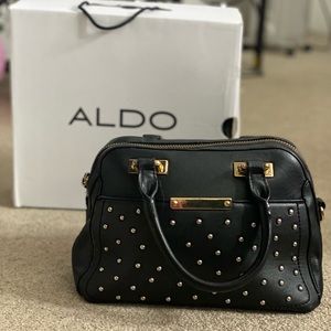 SELLING WOMEN’S BAG